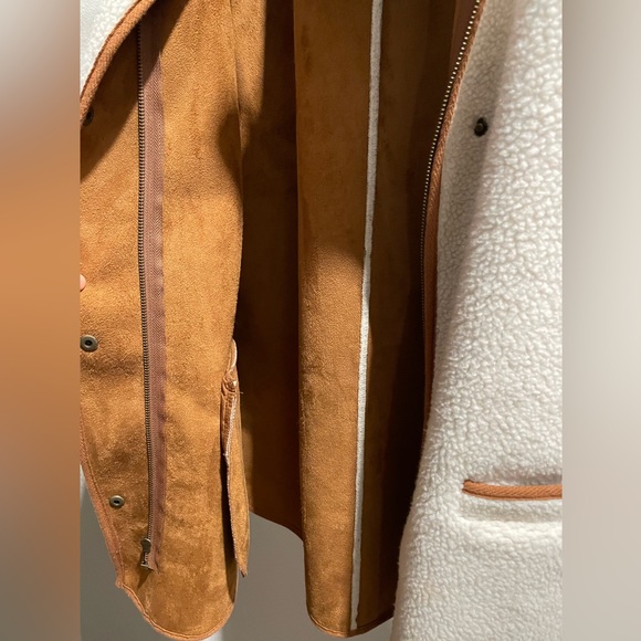 Old Navy- Women’s Sherpa and Faux Suede Lined Jacket - Picture 4 of 5